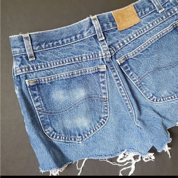 Vintage Lee's Cutoff Jean Booty Shorts - Picture 6 of 10